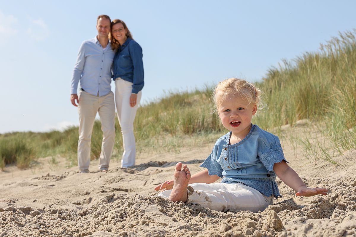 Spontane fotograaf Texel - familiefoto op strand van texel
