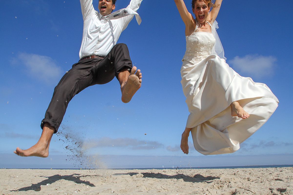 Trouwen op Texel, spontane trouwfoto's door trouwfotograaf texel