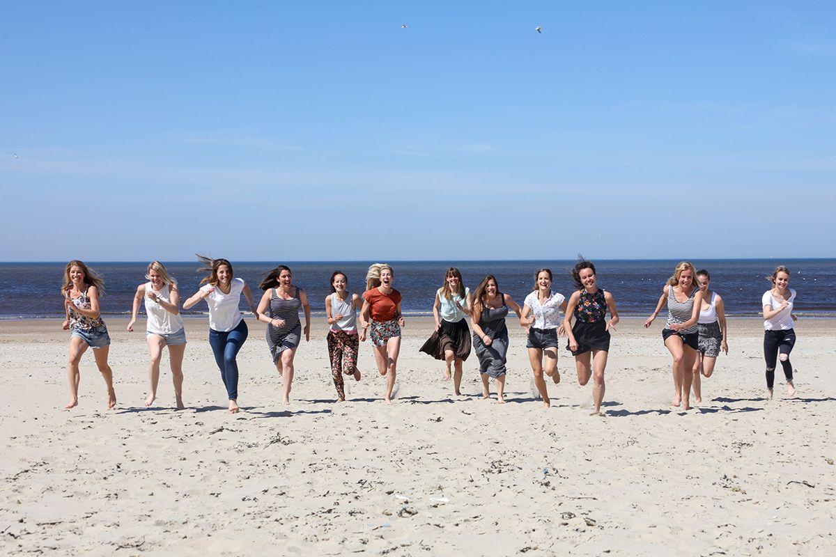 Wat te doen met vrijgezellenfeest op Texel - fotoshoot op het strand