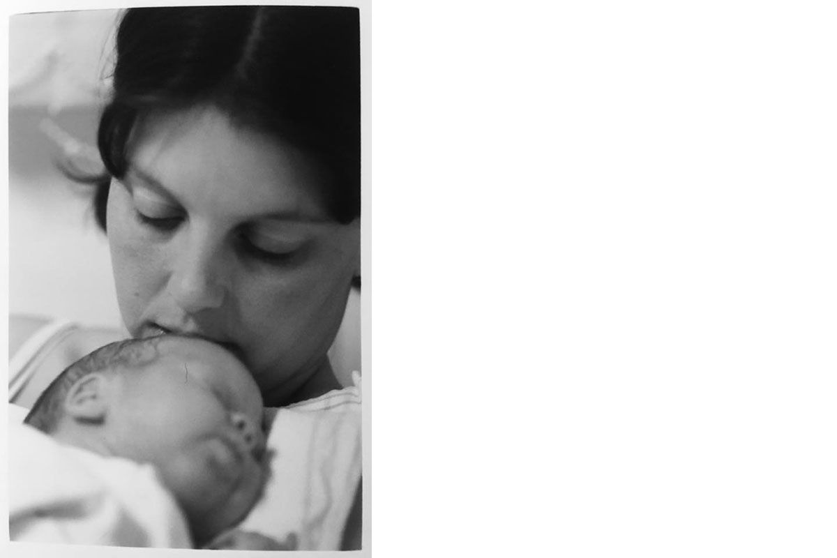 Foto Sanne met haar zoon storm als newborn