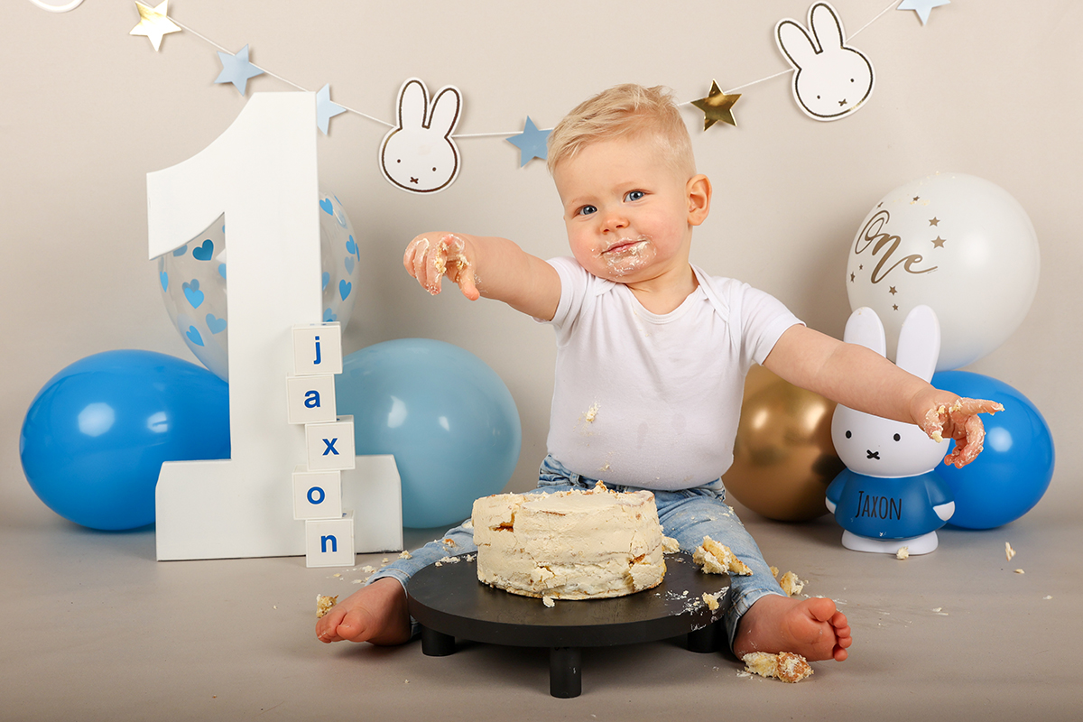 Achtergrond cakesmash Texel met nijntje - Fotograaf op Texel