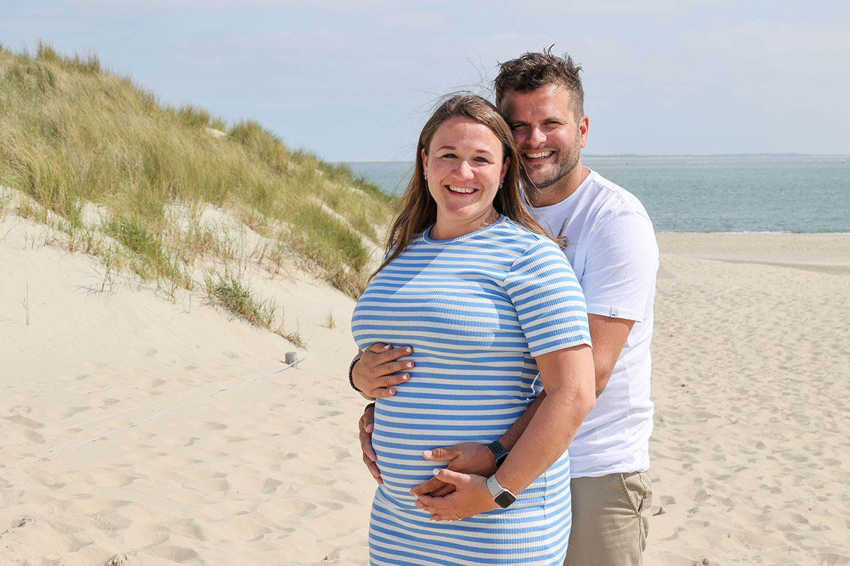 Zwanger op de foto in de duinen  op Texel
