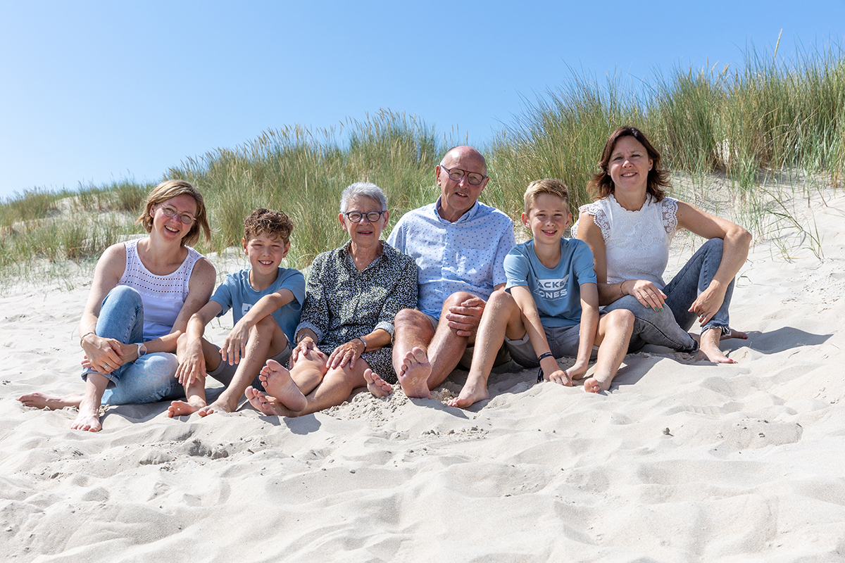 Familiefotoshoot op strand van Texel