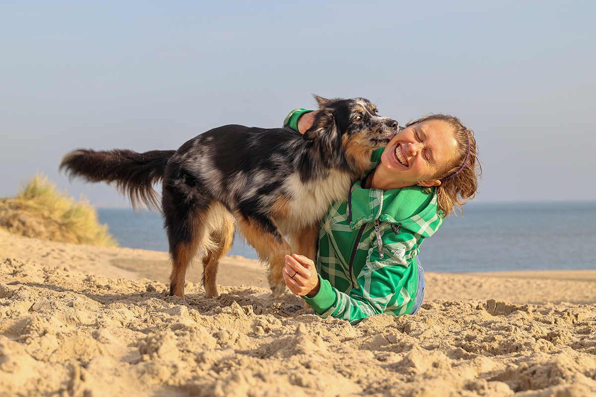 Spontane fotoshoot met hond op Texel