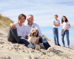 Familiefotoshoot met hond op Texel