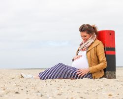 Zwangerschapsfotoshoot strand Texel
