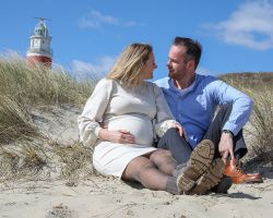 Zwangerschapsfotoshoot vuurtoren Texel