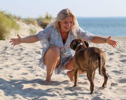 Strand met hond op Texel