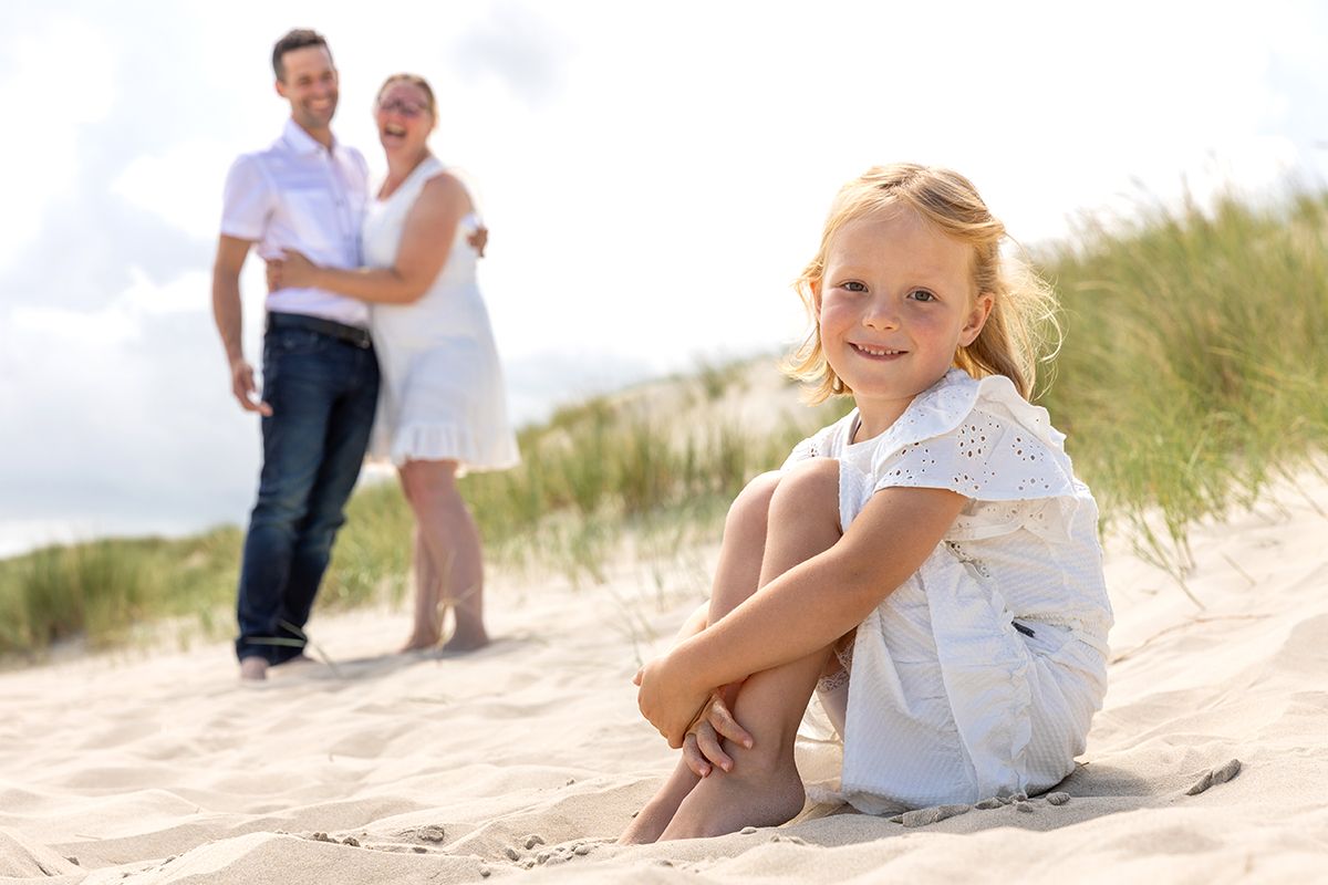 Spontane gezinsfotoshoot op het strand van Texel, 