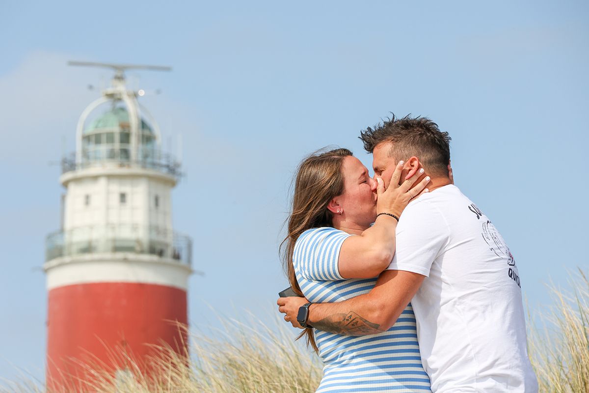 Romantisch Huwelijksaanzoek bij vuurtoren op Texel