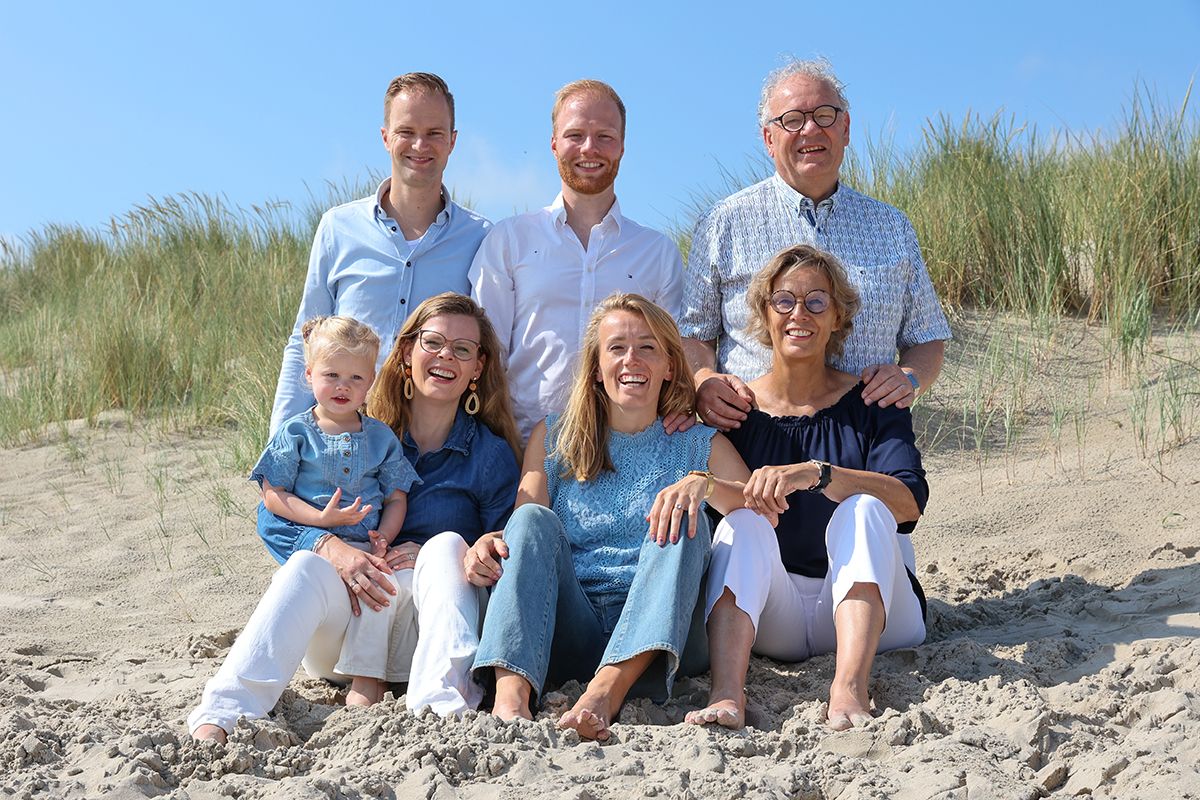 Spontane fotograaf Texel - familiefoto op strand van texel