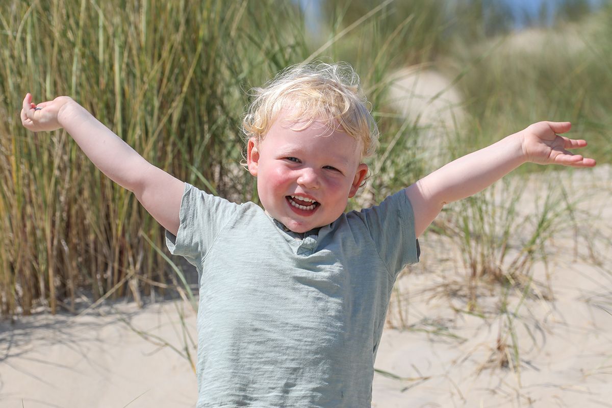 Portret laten maken op strand van Texel door Foto Sanne