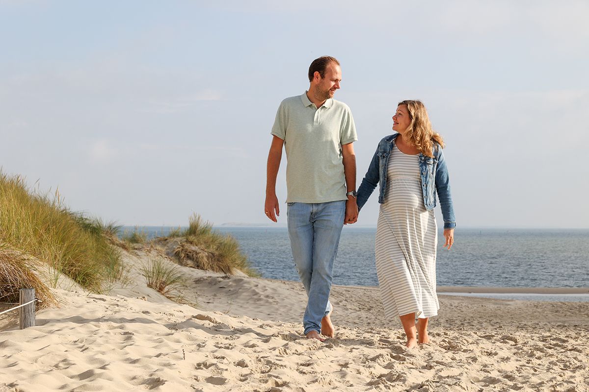 Babymoon op Texel met fotoshoot in de duinen