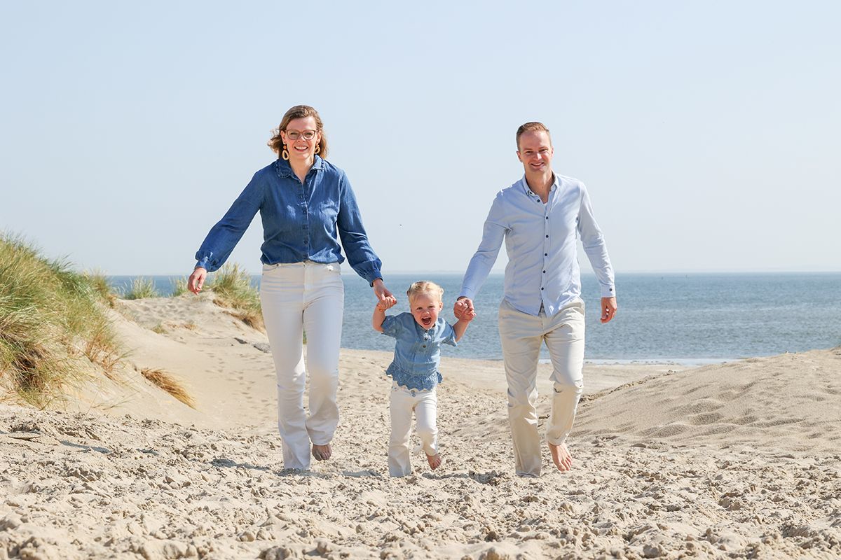 Spontane fotograaf Texel - familiefotoshoot in de duinen