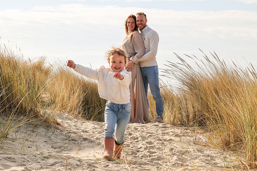 Spontane zwangerschapsfotoshoot op strand Texel