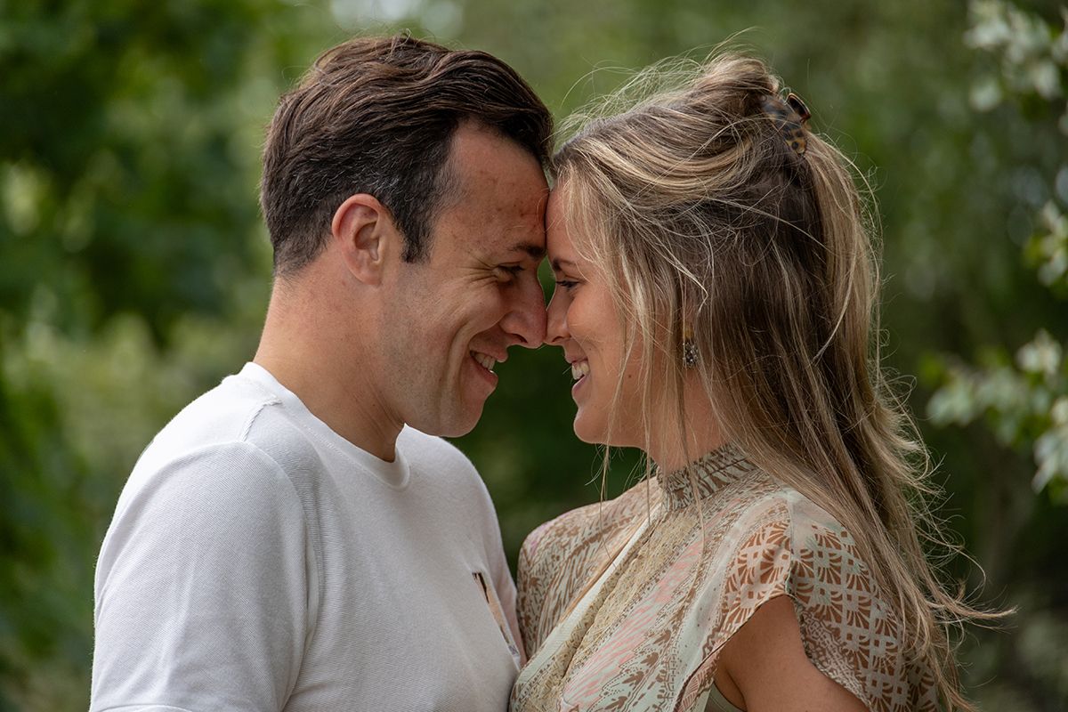 Loveshoot in het bos op Texel - Fotograaf op Texel