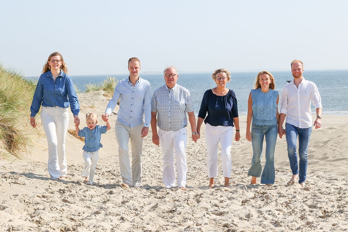 Spontane fotograaf Texel - familiefotoshoot in de duinen