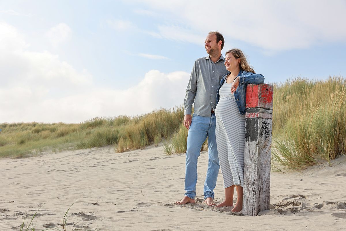 Prachtige zwangerschapsfotos op het strand van Texel