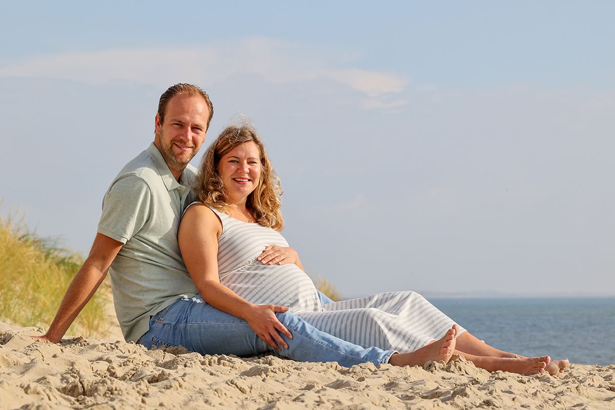 Prachtige zwangerschapsfotos op het strand van Texel