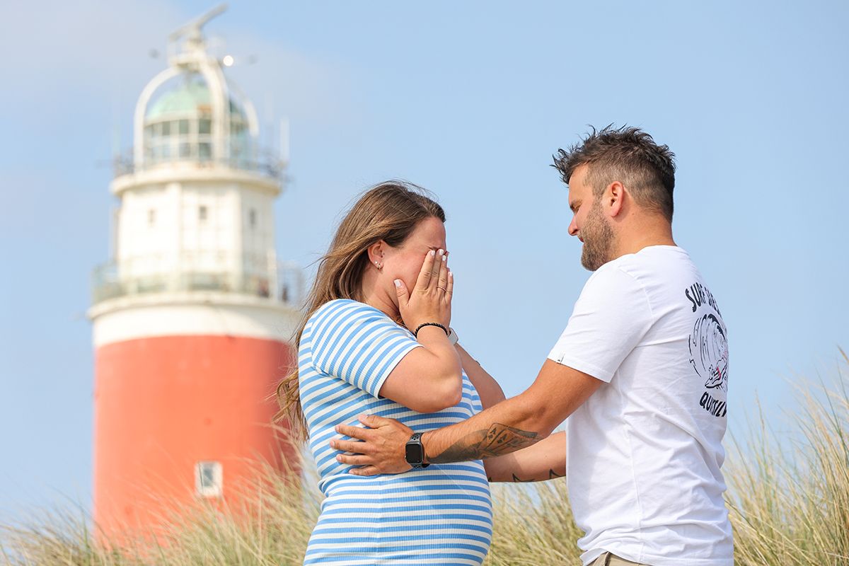 Romantisch Huwelijksaanzoek bij vuurtoren op Texel