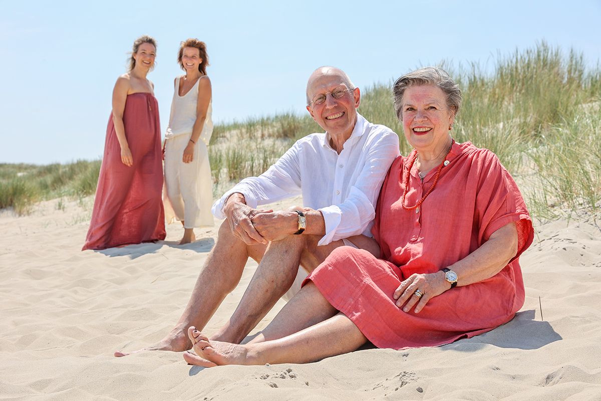 Spontane fotograaf Texel  voor familiefotoshoot op strand van Texel