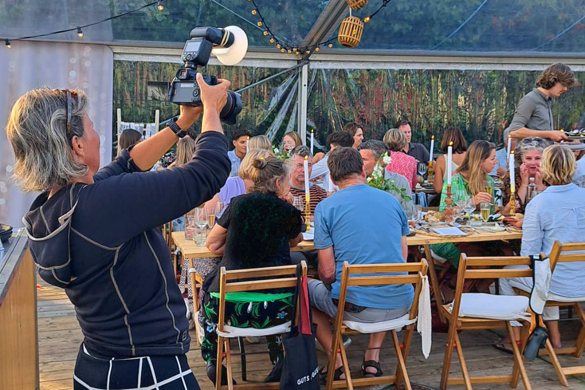 Fotograaf op Texel aan het werk - feestfoto