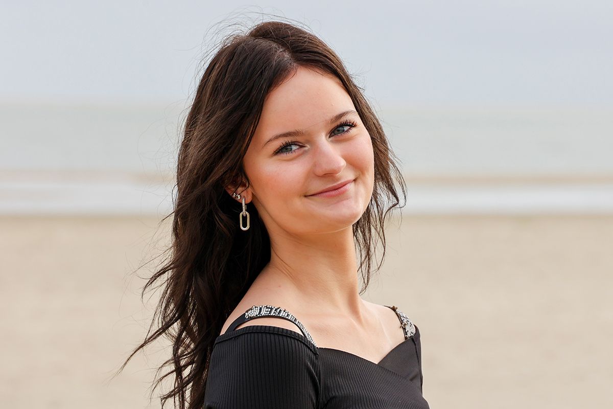 Zakelijk portret laten maken op strand van Texel door Foto Sanne