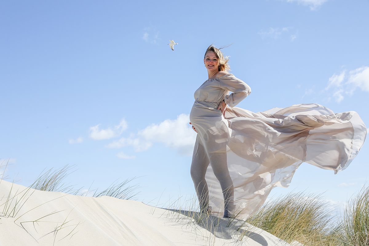 Zwangerschapsfotos op het strand van Texel