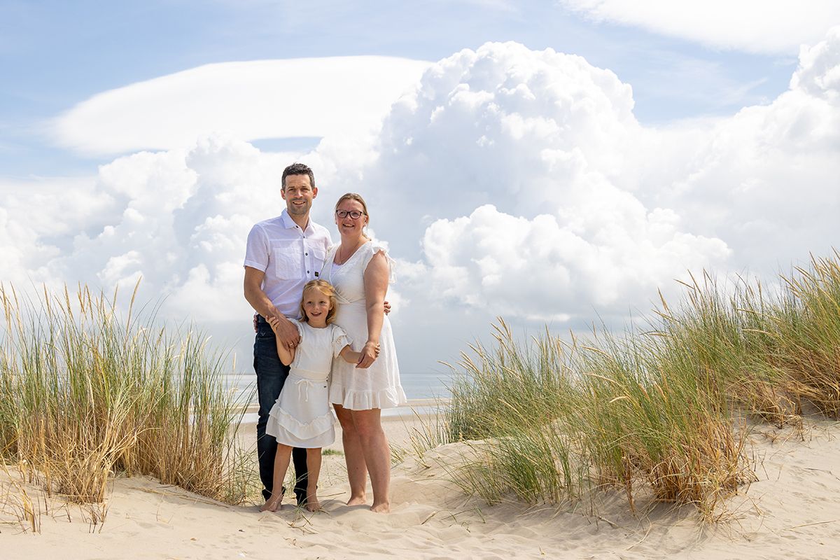 Gezinsfotoshoot in de duinen van Texel