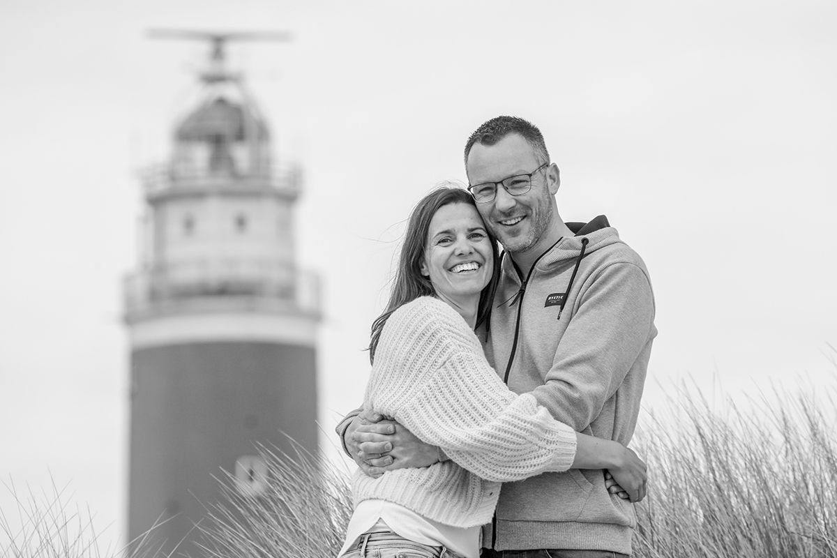 Familiefotoshoot Texel met zwartwit foto's bij de vuurtoren Texel